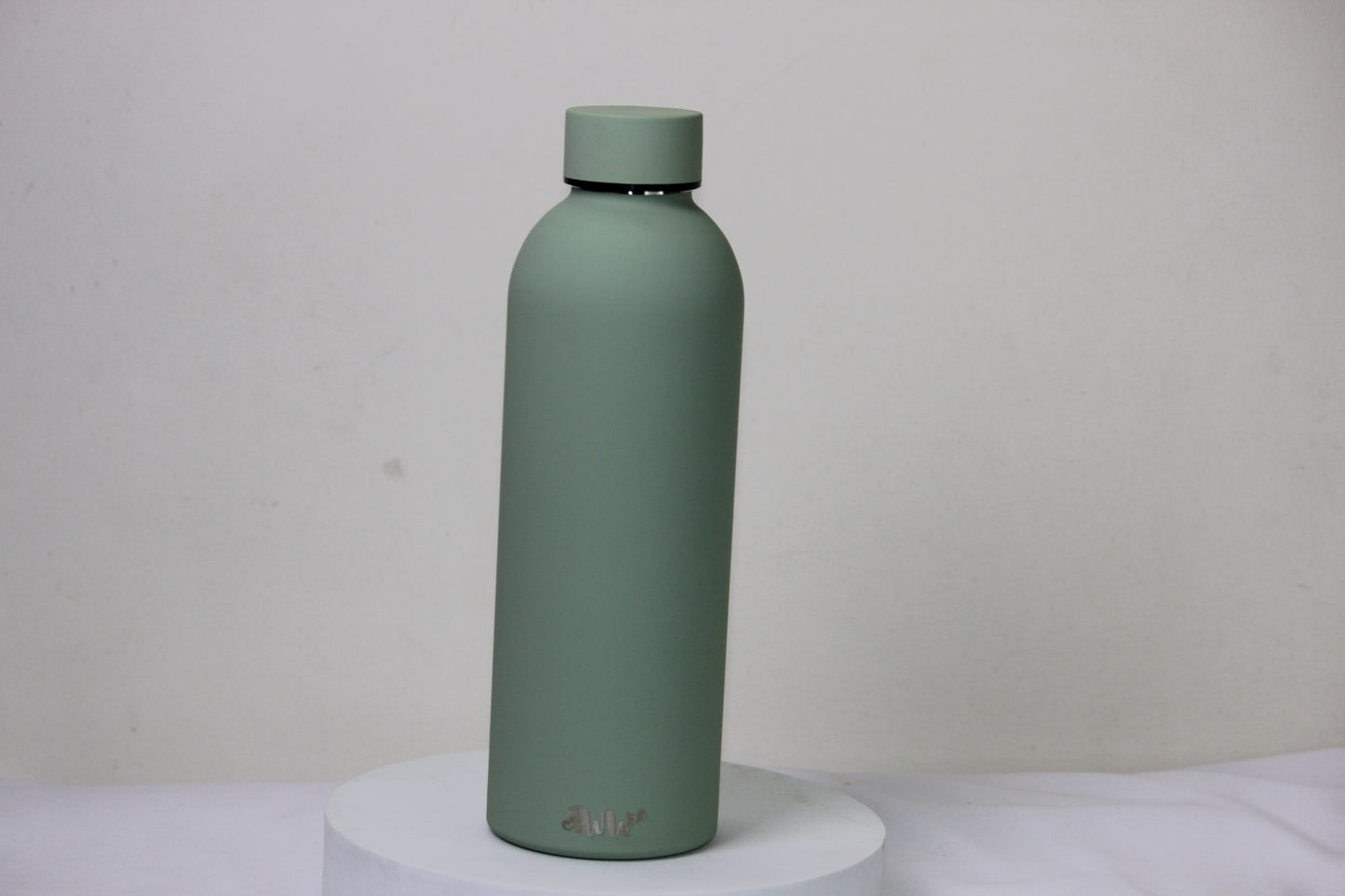 Sage Flow Insulated Stainless Steel Water Bottle – Matte Green, Minimal & Leakproof
