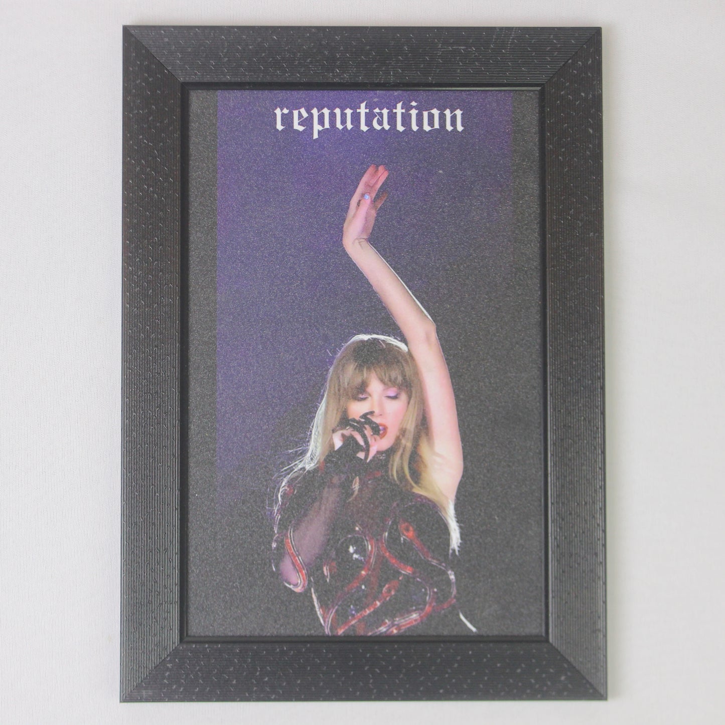 “Reputation Era” Pop Concert Wall Frame – Bold Music Aesthetic Poster