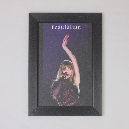 “Reputation Era” Pop Concert Wall Frame – Bold Music Aesthetic Poster